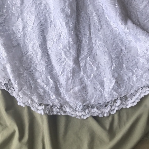 David’s Bridal White Beaded Lace Tulle Strapless Wedding Gown Dress - Picture 15 of 16